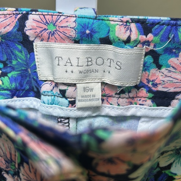Talbots Woman Floral Bermuda Shorts SZ 16W - Picture 2 of 7